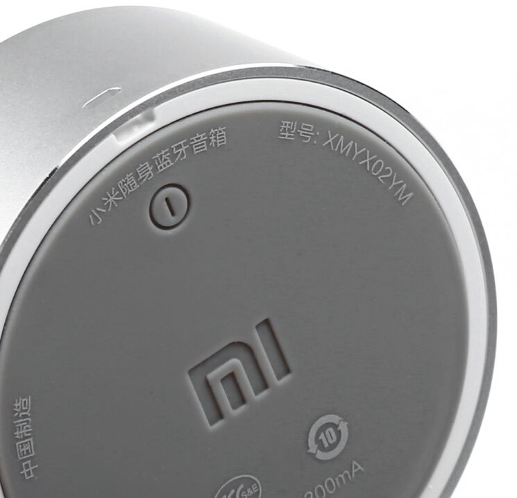 Портативная колонка Xiaomi Mi Portable - Silver: фото 3 из 10