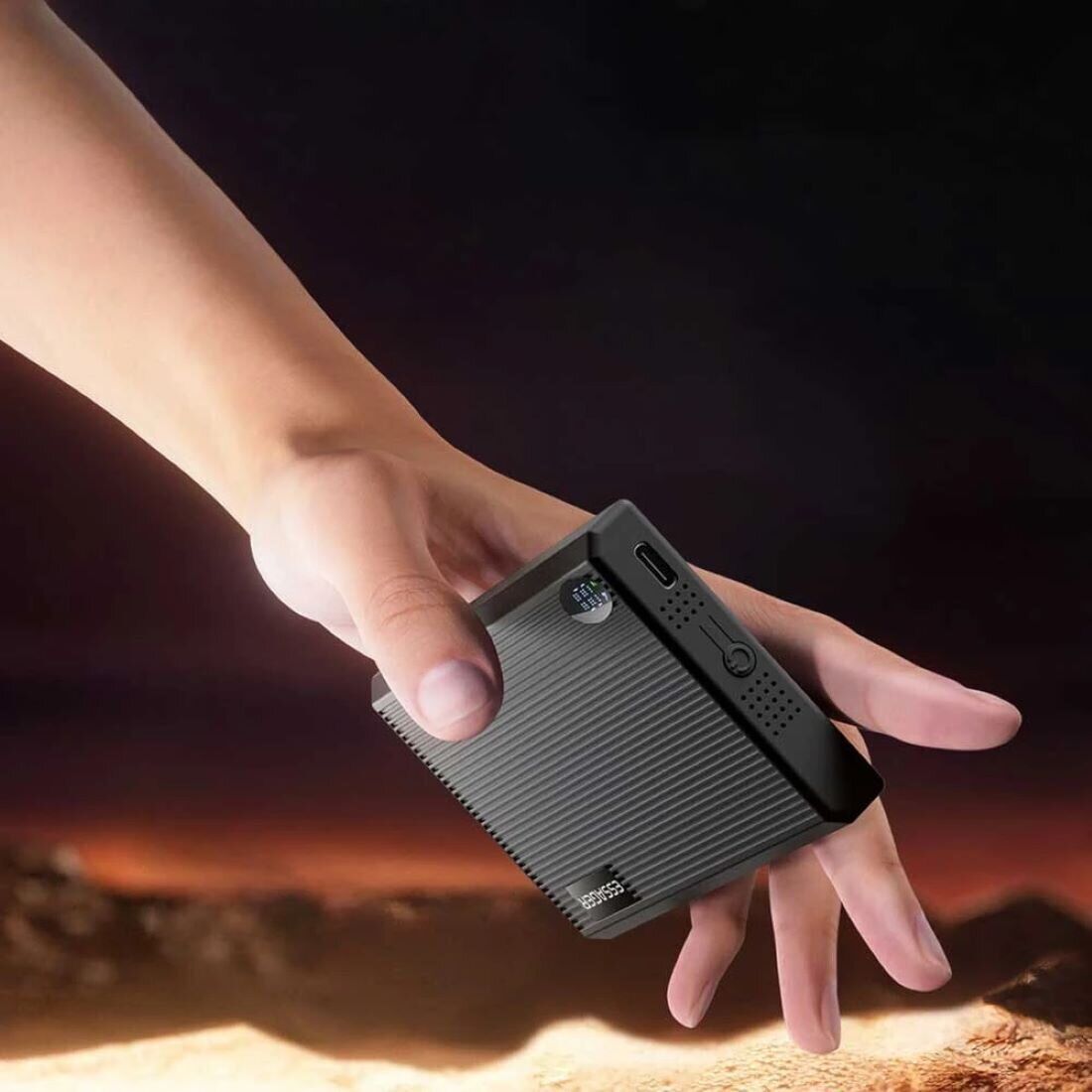 Зовнішній акумулятор ESSAGER Shining Magnetic 20W (10000mAh) EDY1W-SY0G-Z - Black. Фото 6 Зовнішній акумулятор ESSAGER Shining Magnetic 20W (10000mAh) EDY1W-SY0G-Z - Black (995773B). Фото 6 з 9