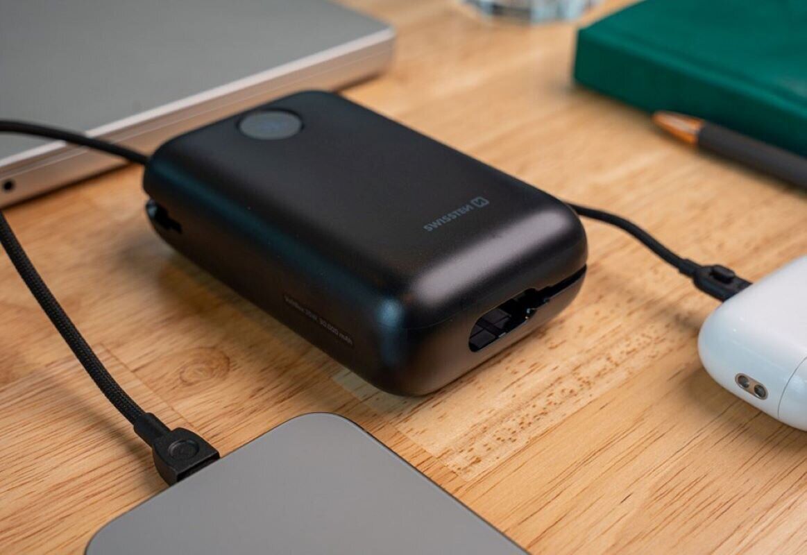 Внешний аккумулятор SWISSTEN VoltBox PD35W (30000mAh) + кабель Type-C + Lightning - Black. Фото 8 Внешний аккумулятор SWISSTEN VoltBox PD35W (30000mAh) + кабель Type-C + Lightning - Black (995710B). Фото 8 из 9