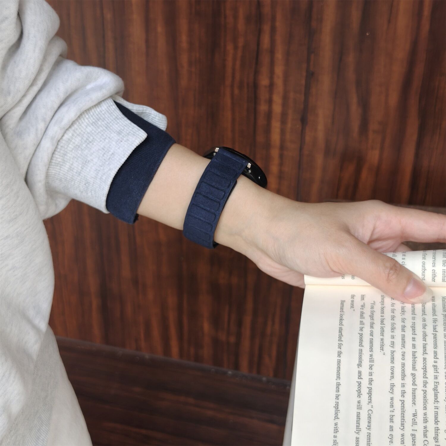 Ремешок Reframe Suede Leather для часов с шириной крепления 22мм - Wine Red. Фото 4 Ремешок Reframe Suede Leather для часов с шириной крепления 22мм - Wine Red (895556WR). Фото 4 из 8