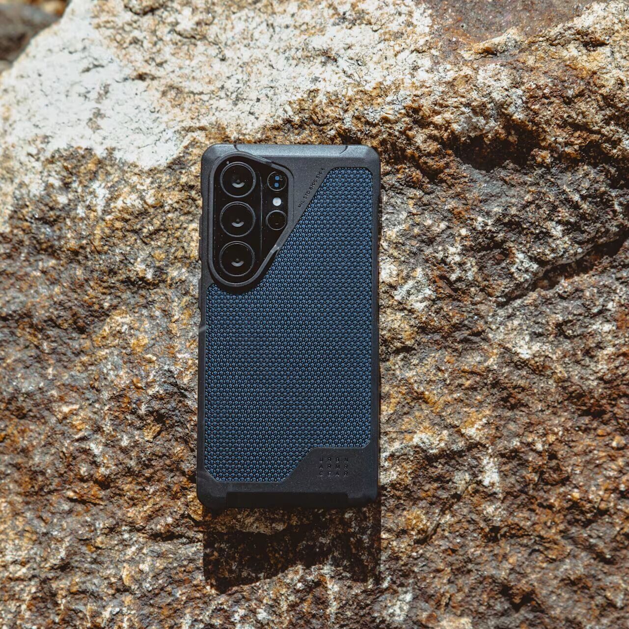 Защитный чехол URBAN ARMOR GEAR Metropolis LT Kevlar MagSafe для Samsung Galaxy S26 Ultra (S948) 214529113940 - Kevlar Black. Фото 11 Защитный чехол URBAN ARMOR GEAR Metropolis LT Kevlar MagSafe для Samsung Galaxy S26 Ultra (S948) 214529113940 - Kevlar Black (408511B). Фото 11 из 12