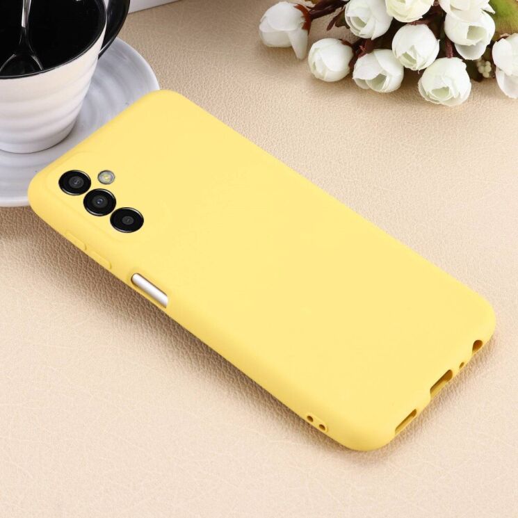 Защитный чехол Deexe Silicone Case для Samsung Galaxy M13 (M135) - Yellow: фото 4 из 7