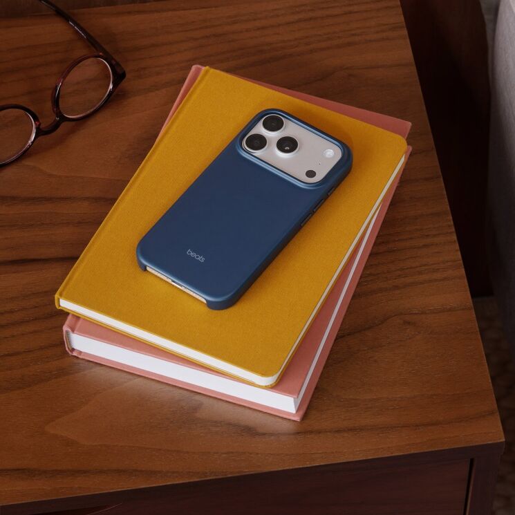 Чехол Beats Case with MagSafe and Camera Control для iPhone 17 Pro (MGKG4) - Bedrock Blue: фото 3 из 3