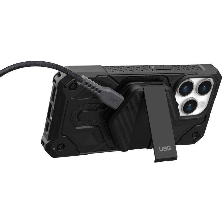 Бездротовий зарядний пристрій URBAN ARMOR GEAR (UAG) Wireless Charging Pad With Stand - Black / Carbon Fiber: фото 4 з 6