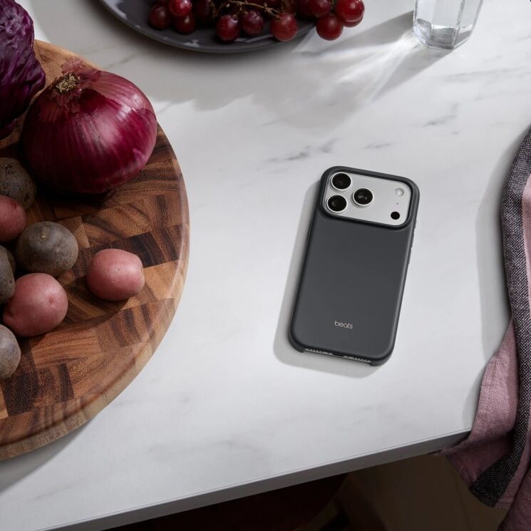 Защитный чехол Beats Case with MagSafe для iPhone 17 Pro (MGKC4) - Granite Gray (403235H) Защитный чехол Beats Case with MagSafe для iPhone 17 Pro (MGKC4) - Granite Gray: фото 4 из 4