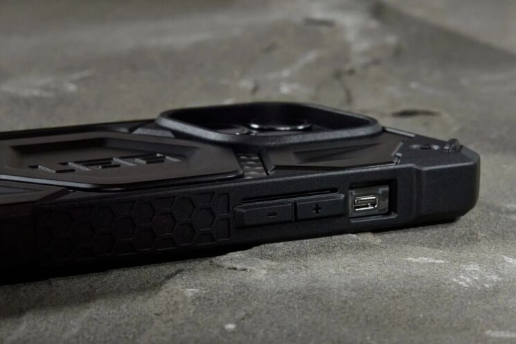 Захисний чохол URBAN ARMOR GEAR (UAG) Monarch Pro MagSafe для Apple iPhone 13 Pro (113541114242) - Carbon Fiber: фото 11 з 12