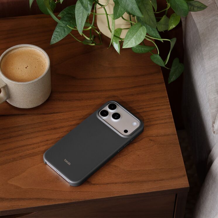 Чехол Beats Case with MagSafe and Camera Control для iPhone 17 Pro Max (MGJG4) - Bedrock Blue: фото 5 из 5
