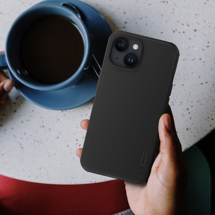 Пластиковый чехол NILLKIN Frosted Shield Pro для Apple iPhone 15 - Black: фото 16 из 18