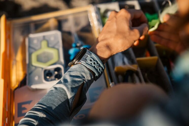 Ремешок URBAN ARMOR GEAR (UAG) Monarch Strap для Apple Watch 46 / 44 / SE 44 / 45 / Ultra / Ultra 2 (49mm) 194158114136 - Blue / Titanium: фото 10 из 13