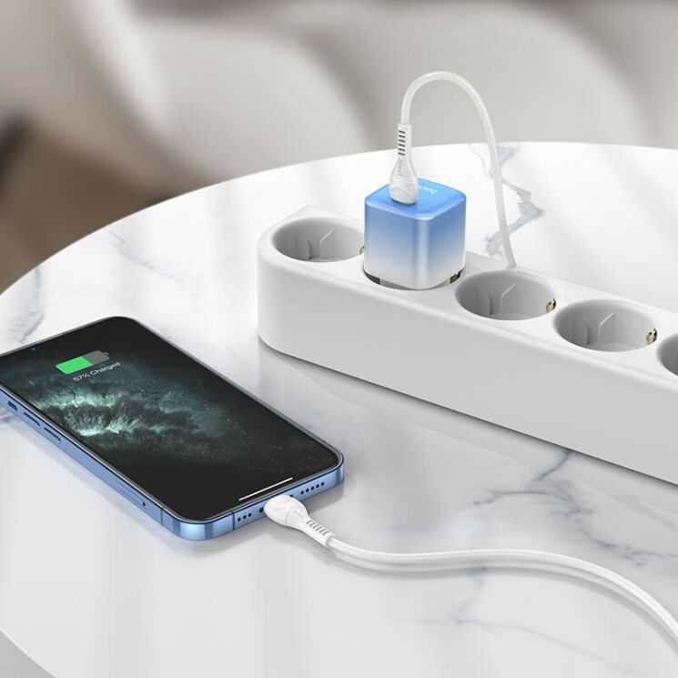 Сетевое зарядное устройство Hoco C101A Single Port PD20W + кабель Type-C to Lightning - Ice Blue: фото 8 из 9
