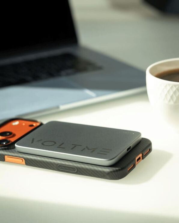 Внешний аккумулятор Voltme Hypercore Air Wireless 15W (5000mAh) - Dark Grey: фото 6 из 6