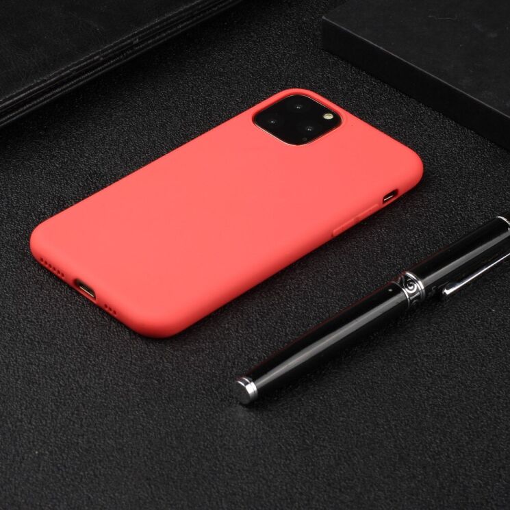 Силиконовый (TPU) чехол Deexe Matte Case для Apple iPhone 15 Pro - Red: фото 3 из 4