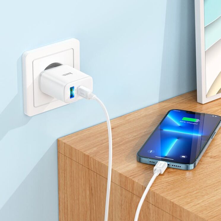 Сетевое зарядное устройство Hoco C105A PD20W + QC3.0 + кабель Type-C to Lightning - White: фото 9 из 9