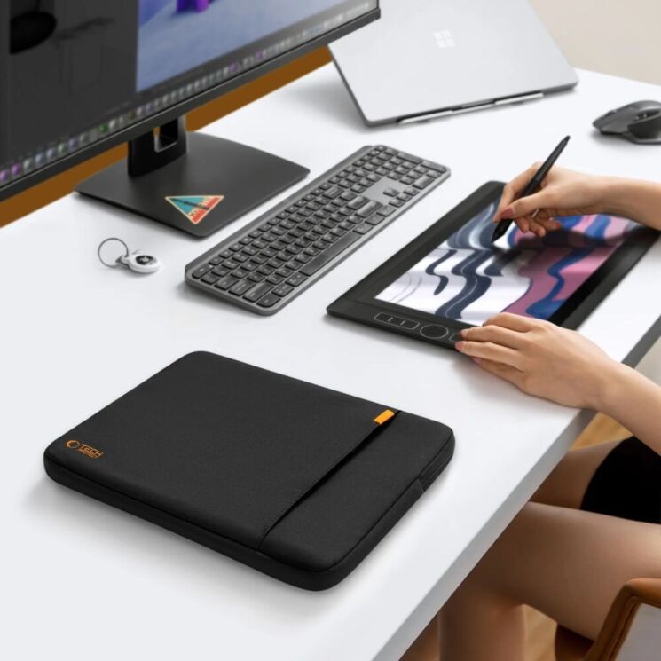 Универсальный чехол Tech-Protect Defender для ноутбука диагональю 15–16 дюймов - Black: фото 10 из 13