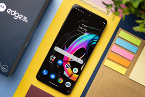 Обзор Motorola Edge 20 Lite: поможет ли легендарный логотип его продажам? - читать