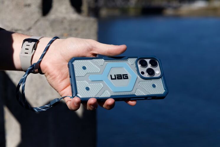 Захисний чохол URBAN ARMOR GEAR Pathfinder Clear MagSafe для iPhone 16 Pro (1144641BV03) - Blue: фото 4 з 5