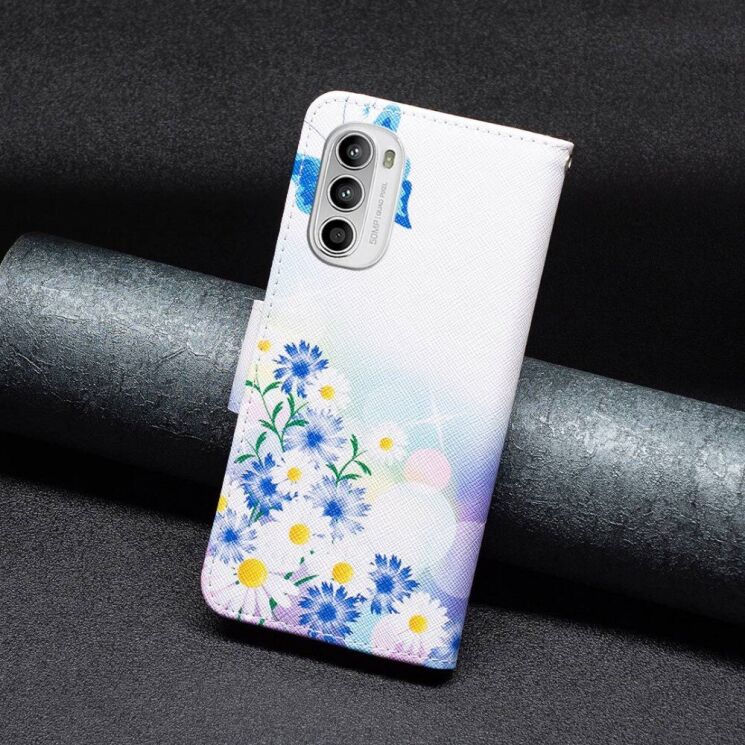 Чехол с рисунком Deexe Color Wallet для Motorola Moto G52 / G82 - Butterfly and Flowers: фото 3 из 8