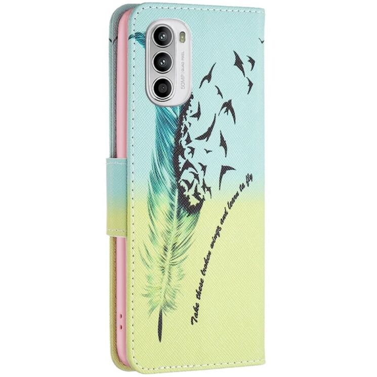 Чехол с рисунком Deexe Color Wallet для Motorola Moto G52 / G82 - Feather: фото 5 из 8